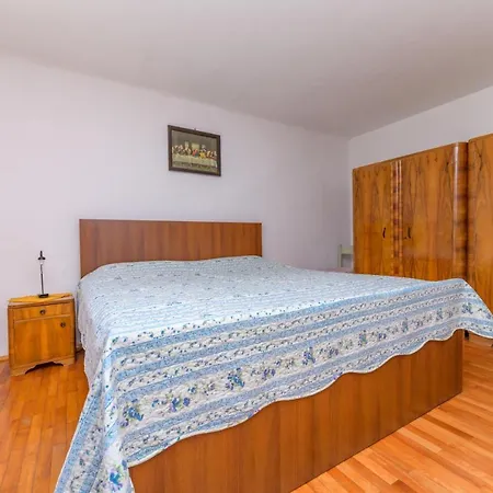 Holiday House Iva Martinscica (Cres)
